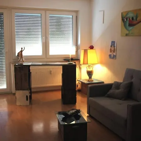 Quiet 3-room Apartment, Directly On The S8 Appartement *