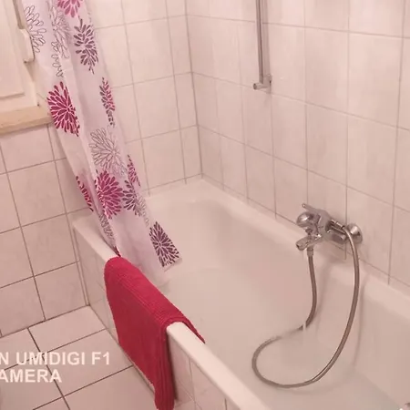 Quiet 3-room Apartment, Directly On The S8 Appartement *