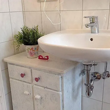 Quiet 3-room Apartment, Directly On The S8 Munich